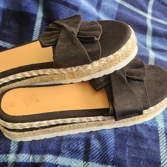 Sandals - Picture 2 of 5